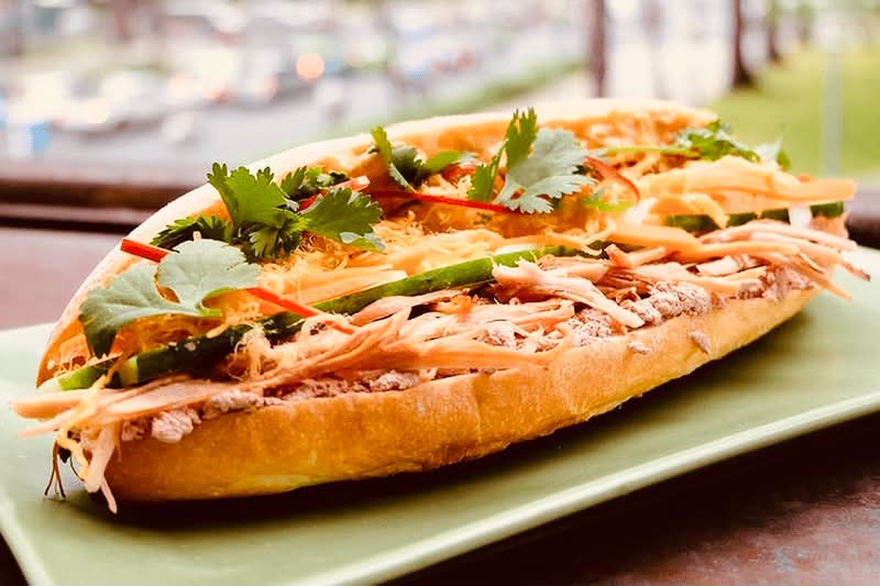 Bánh mì lòng gà & gà xé · chicken