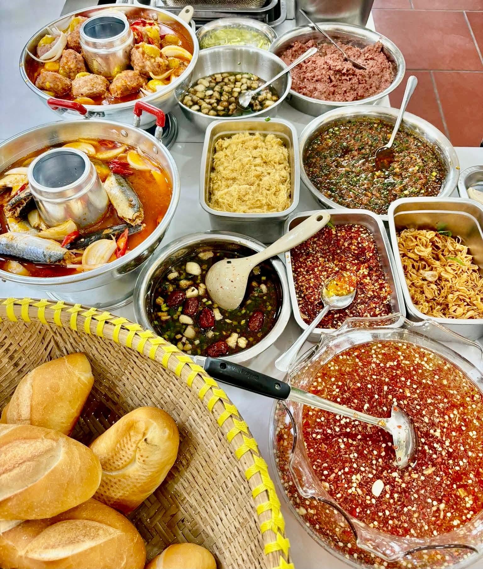 Gia vị · homemade sauces and toppings