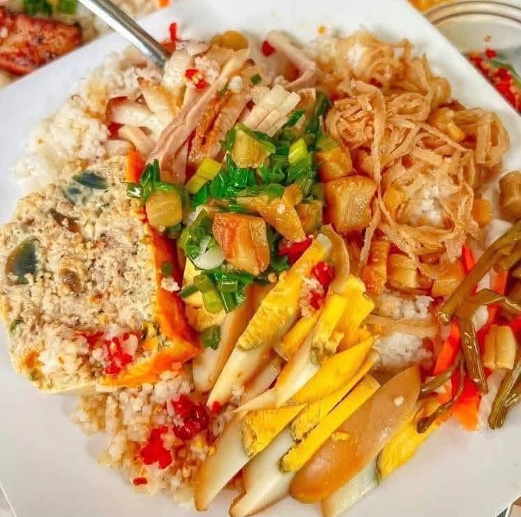 Cơm tấm bì chả trứng · broken rice with shredded pork skin and steamed egg meatloaf