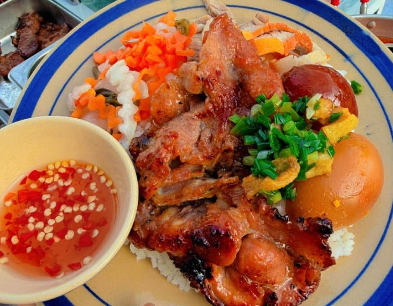 Cơm tấm sườn nướng trứng kho · grilled pork chop broken rice with braised egg